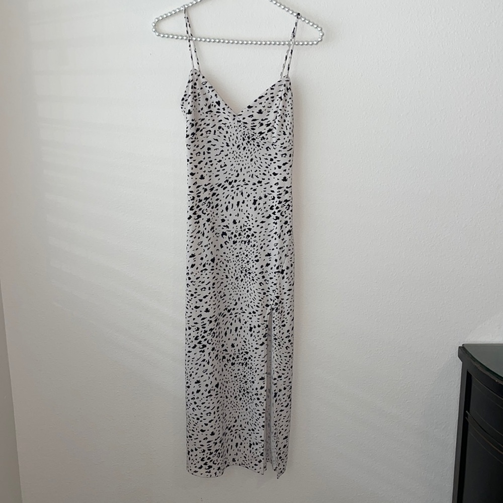 Midi dress w/ slit